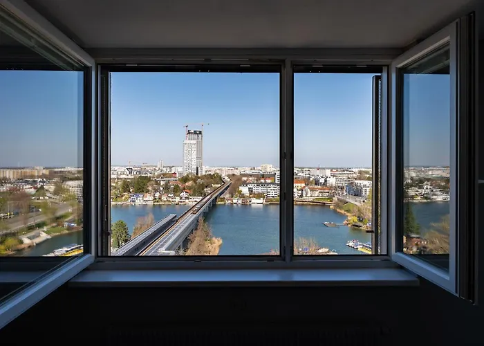 Danubeloft, Panoramic Skyview, Metro, Vic Apartmán