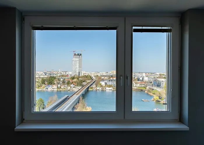 Danubeloft, Panoramic Skyview, Metro, Vic Apartmán